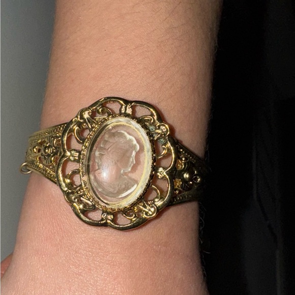 Whiting & Davis Cameo Gold Bangle - Picture 13 of 16